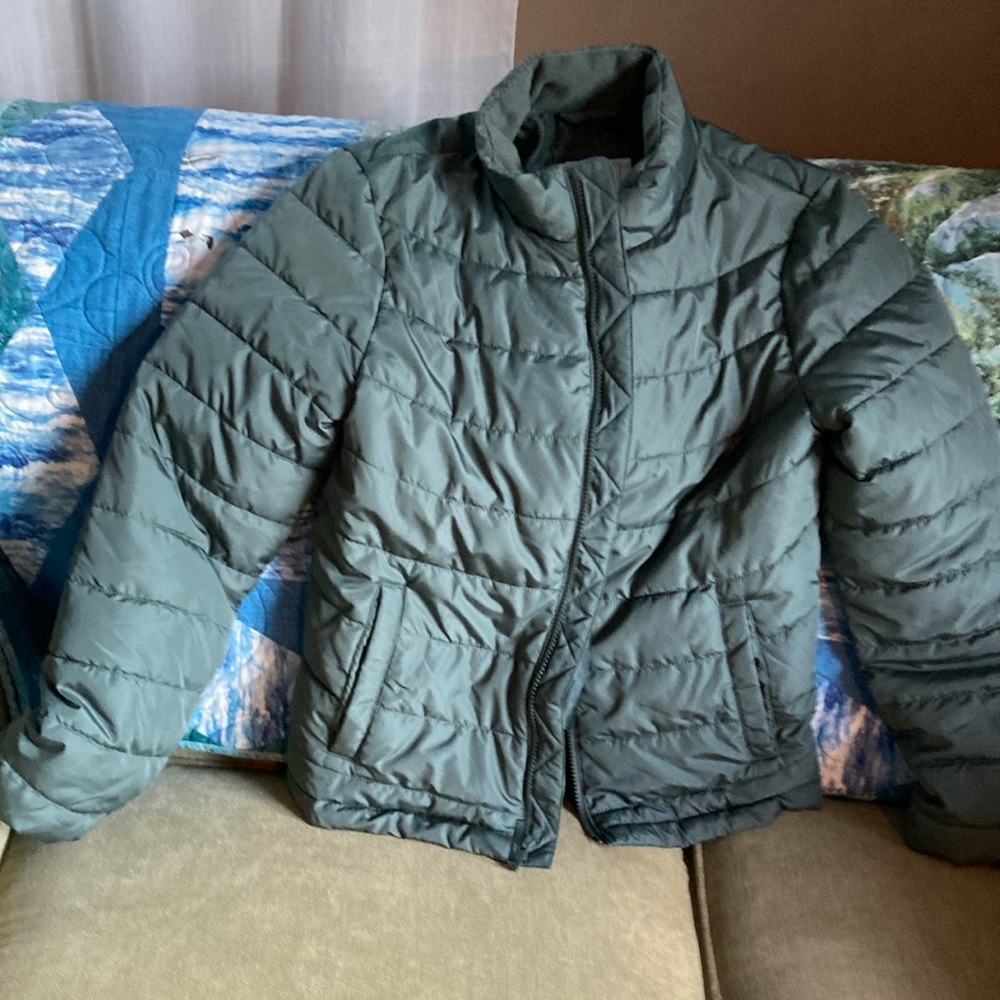 Gap puffy jacket. Women’s Size S